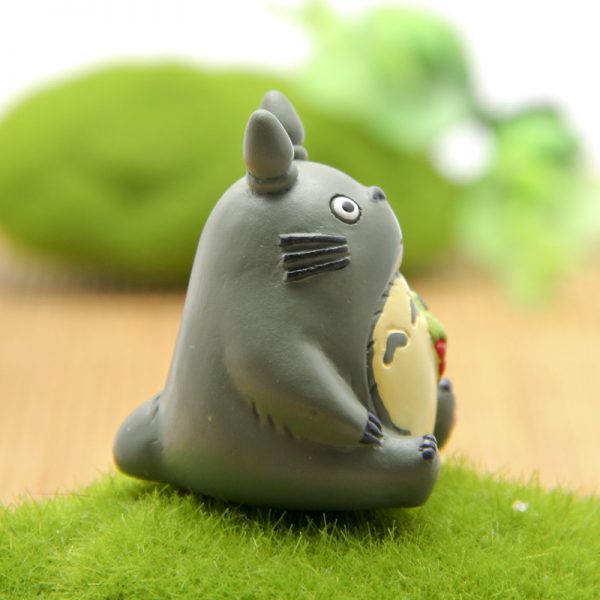 Totoro Hold Grapes